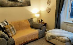 Honeybee Hideaway Parking Available 2Mins From Property